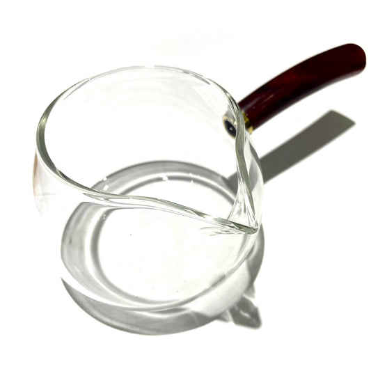 Glasdekanter mit Holzgriff