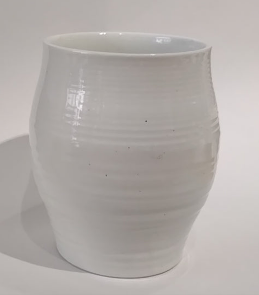 Bauchiger Porzellan-Becher